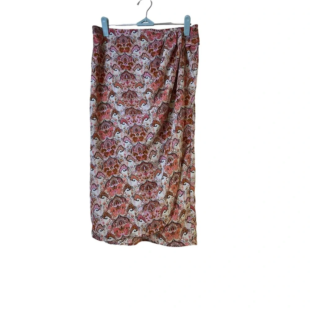 Status skirt‎ by Chenault